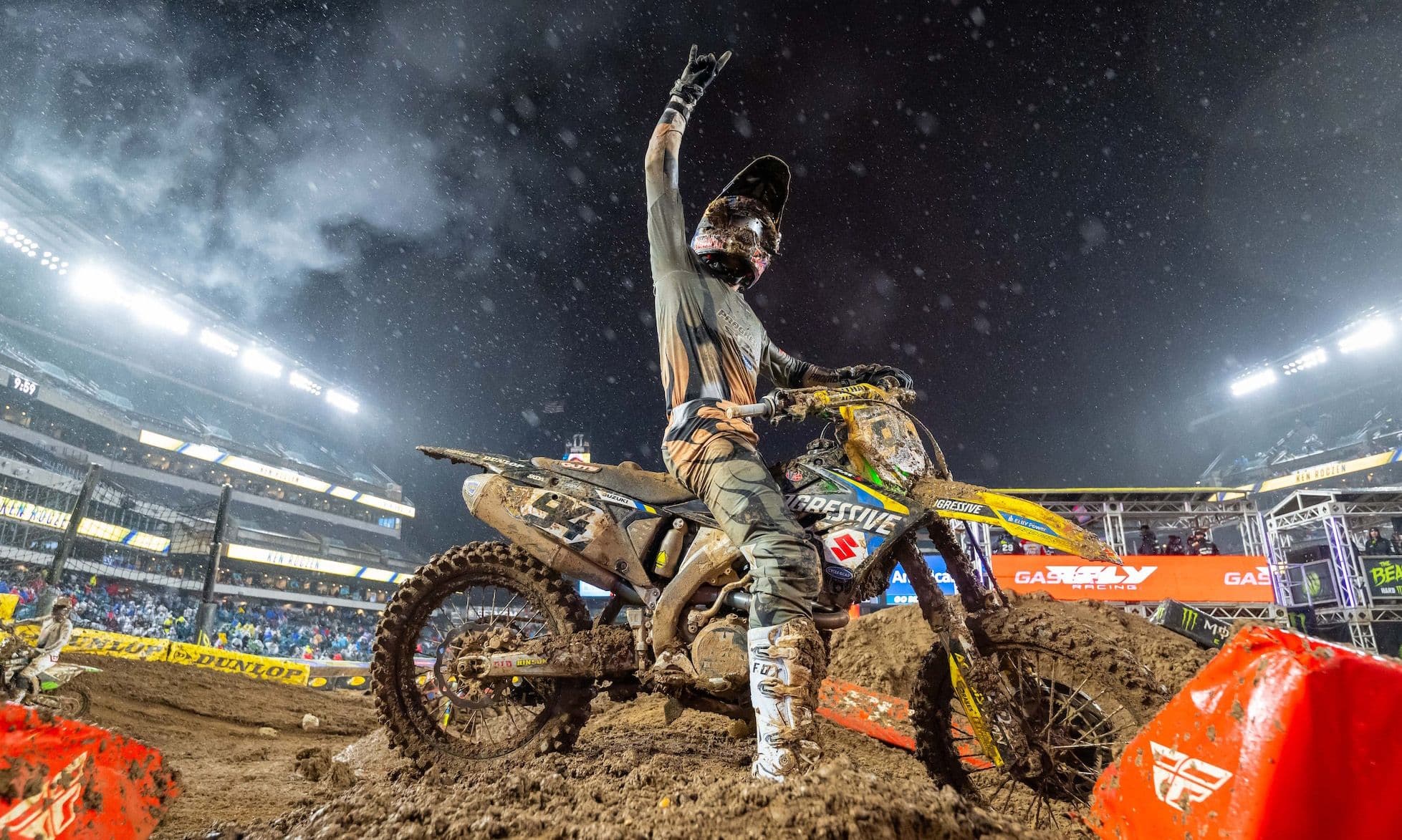 Roczen Wins and Leads image