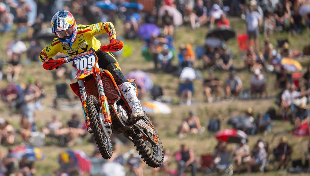 Sasha Wins Moto One image