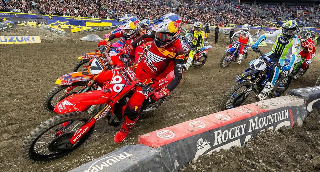 Lawrence Keeps the Red Plate image