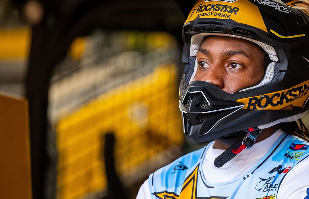 Stewart Wins Race 2 - Paris image